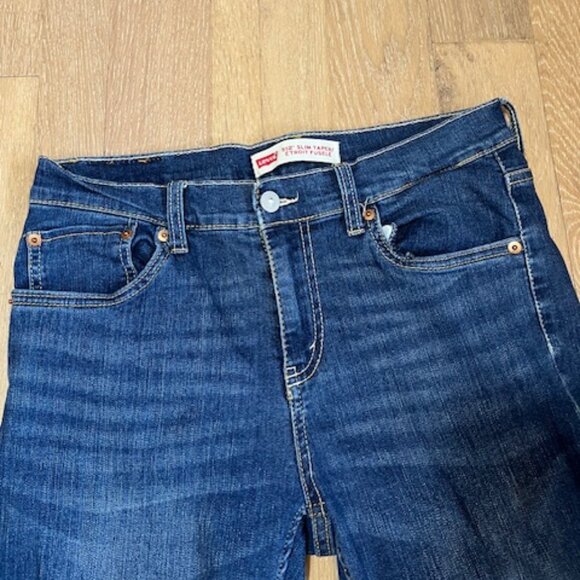 Blue Levi's Jeans - Picture 2 of 3